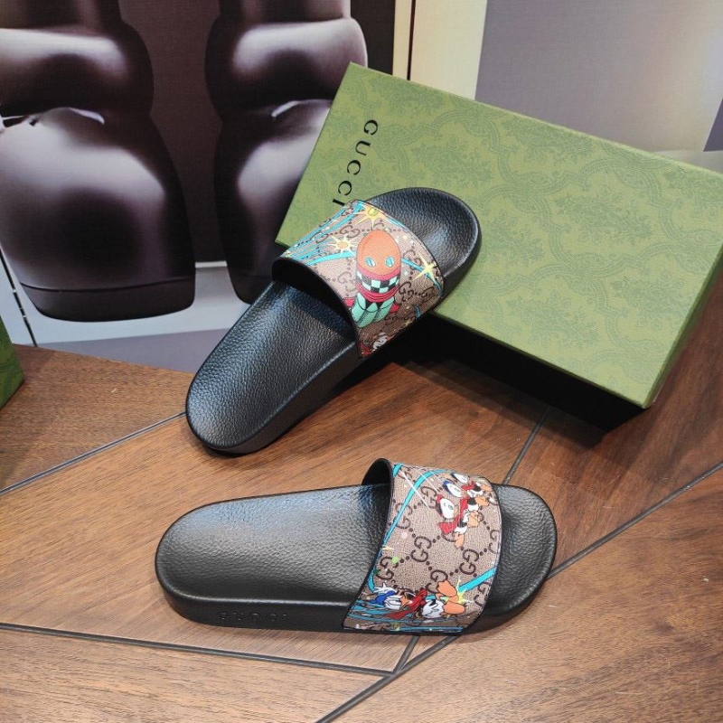 G*u*i slippers